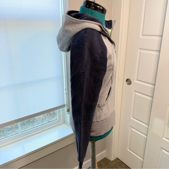 Lululemon Scuba Hoodie Stretch
With Lined Hood in Medium Grey Size 6 - Picture 9 of 15